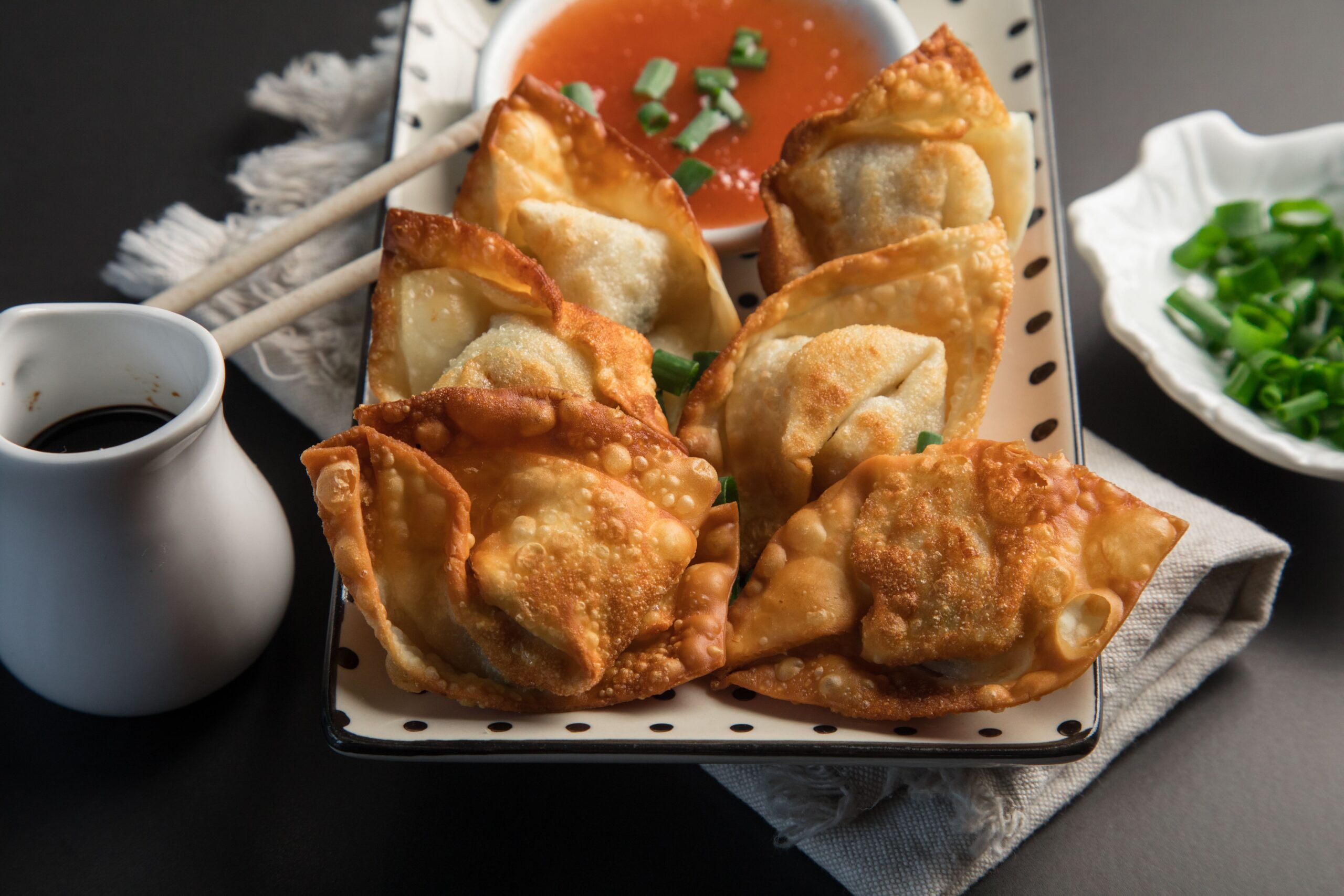 Wantan Frito con Salsa de Tamarindo